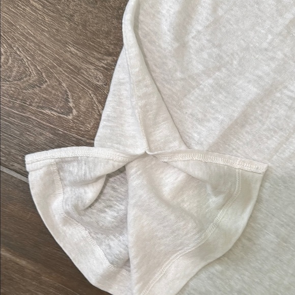 Tahari White Lux Linen Blouse with Cap Sleeves and Boxy Fit - Picture 5 of 9